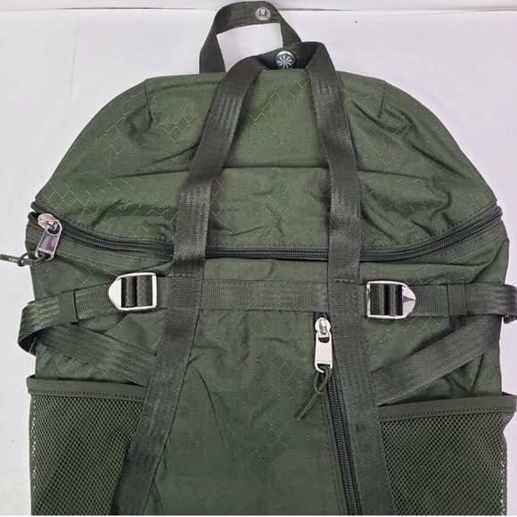 Athleta Brand Excursion Backpack
(Like New Condition)
Color: Olive Green - Picture 2 of 6